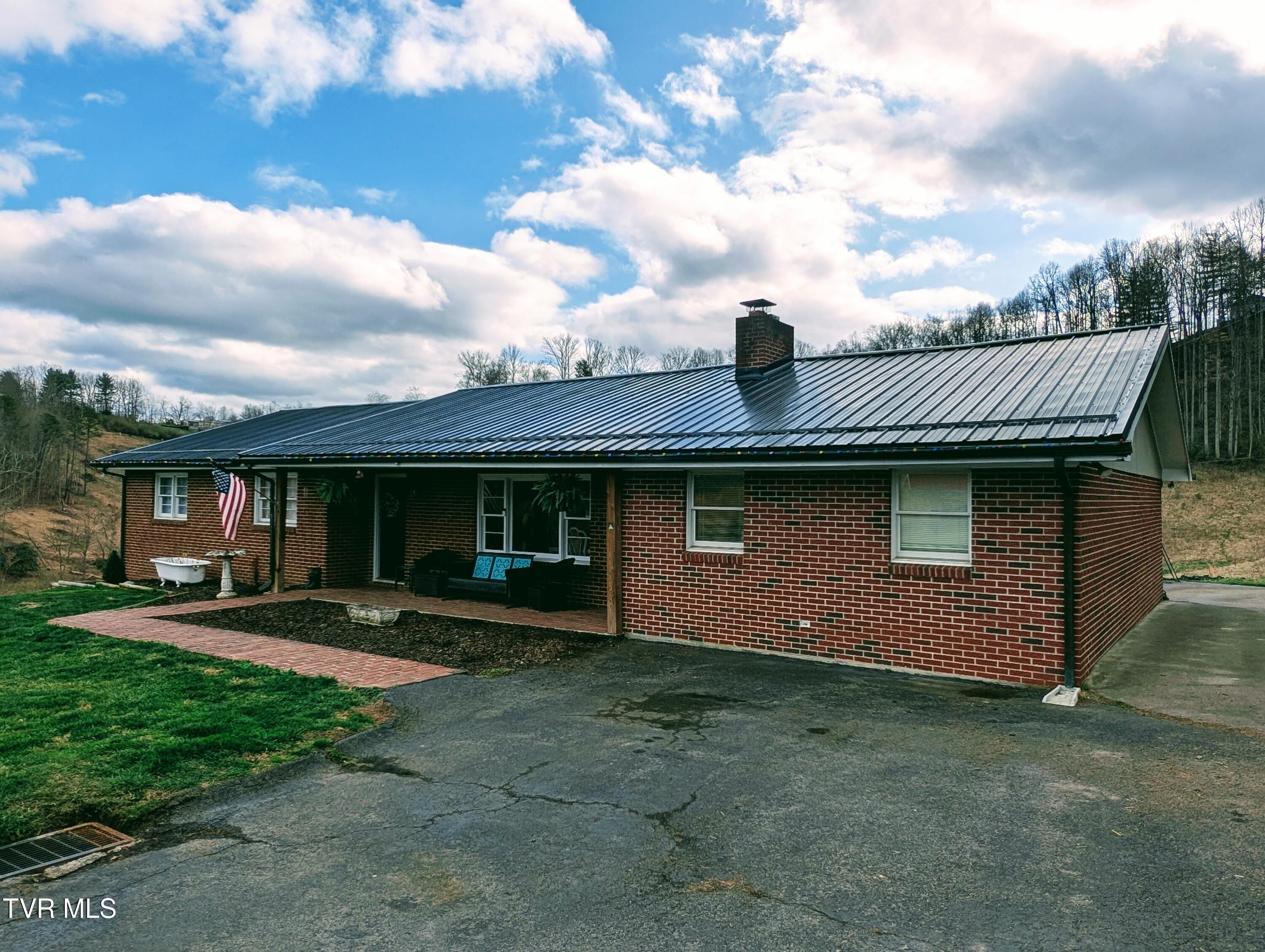 246 The New Road Clintwood, VA 24228 - Photo 4 of 62 1000019878