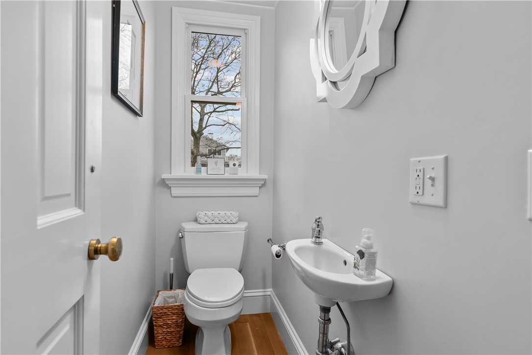 561 Indian Avenue Middletown, RI 02842 - Photo 18 of 41