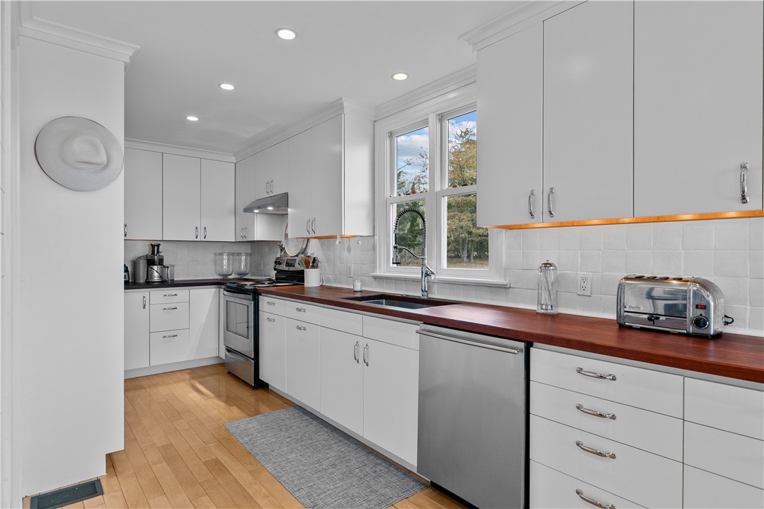 561 Indian Avenue Middletown, RI 02842 - Photo 20 of 41