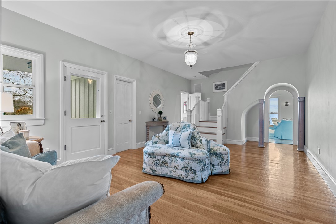 561 Indian Avenue Middletown, RI 02842 - Photo 4 of 41