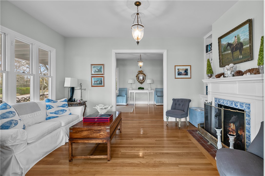 561 Indian Avenue Middletown, RI 02842 - Photo 10 of 41