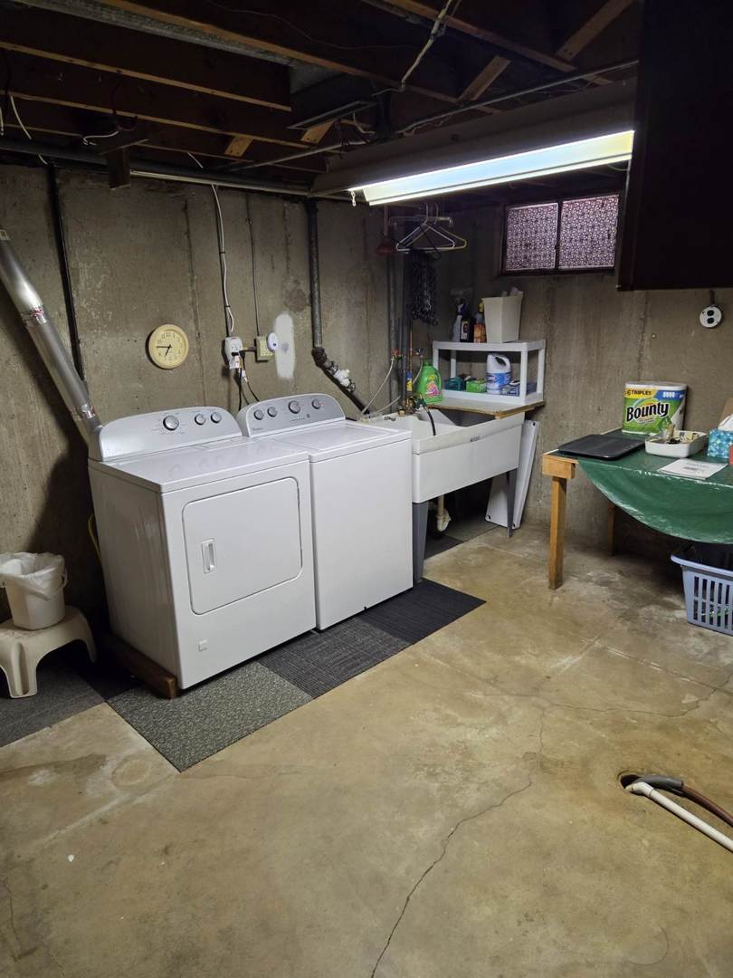 215 Brice Avenue Mundelein, IL 60060 - Photo 15 of 15 a utility room with dryer and washer