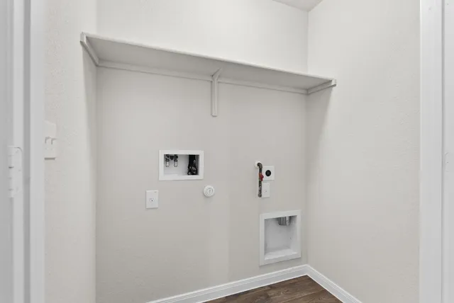 $325,000 | 124 Harlan Drive, Hutto, TX 78634