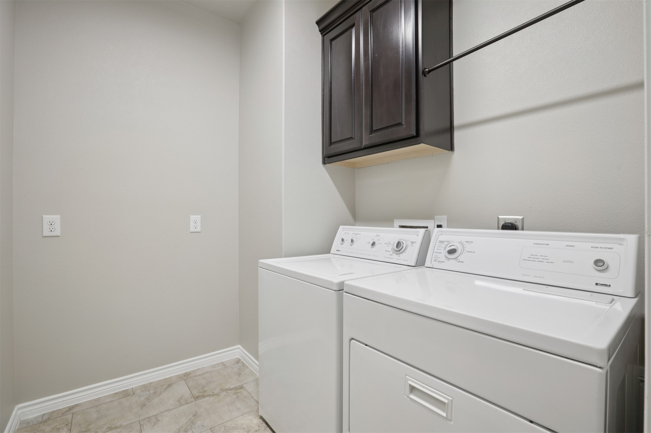 500 Seabiscuit Drive Jarrell, TX 76537 - Photo 26 of 33 a utility room with dryer and washer