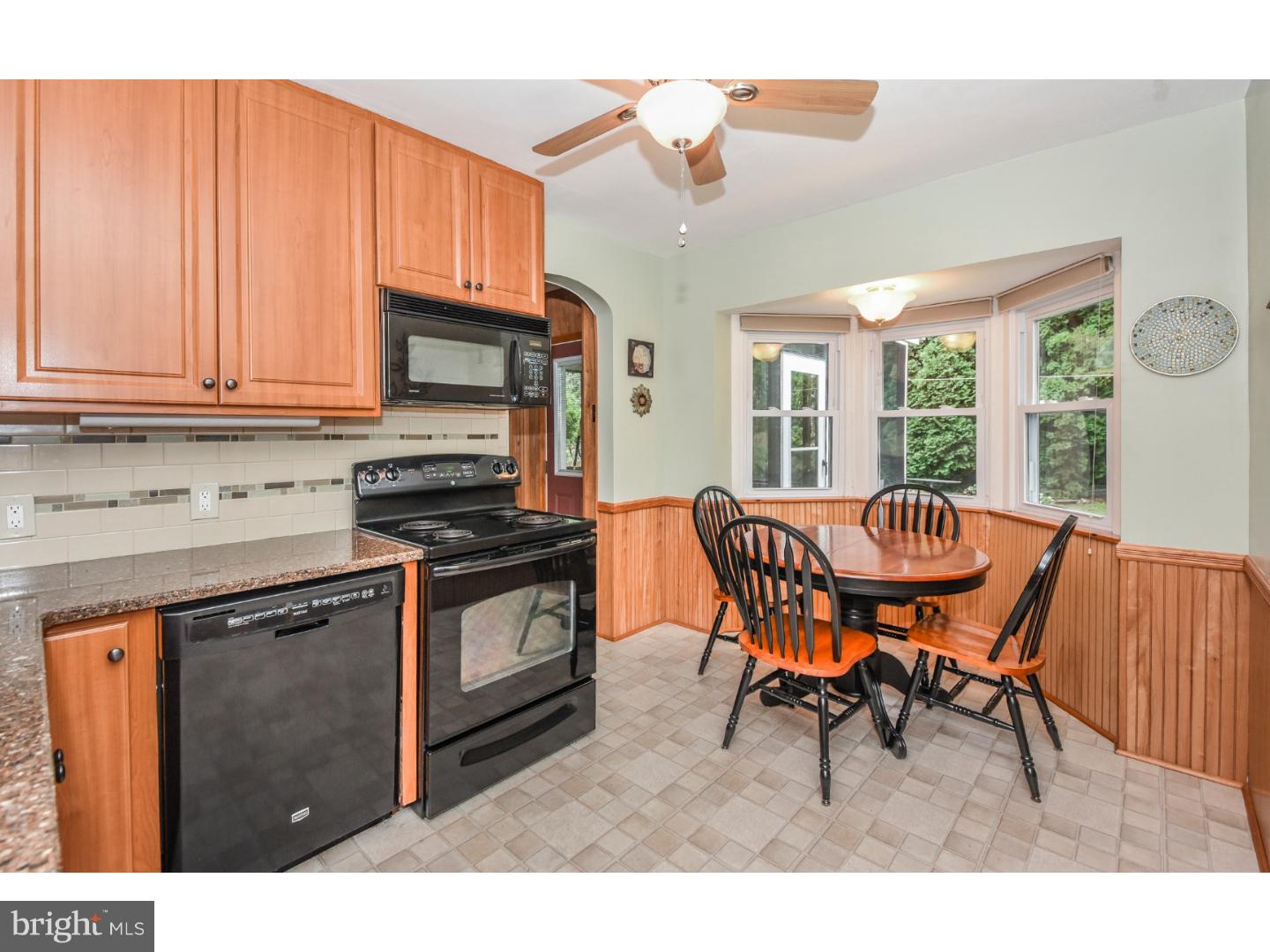 134 Garden Road Oreland, PA 19075 - Photo 11 of 25 Kitchen