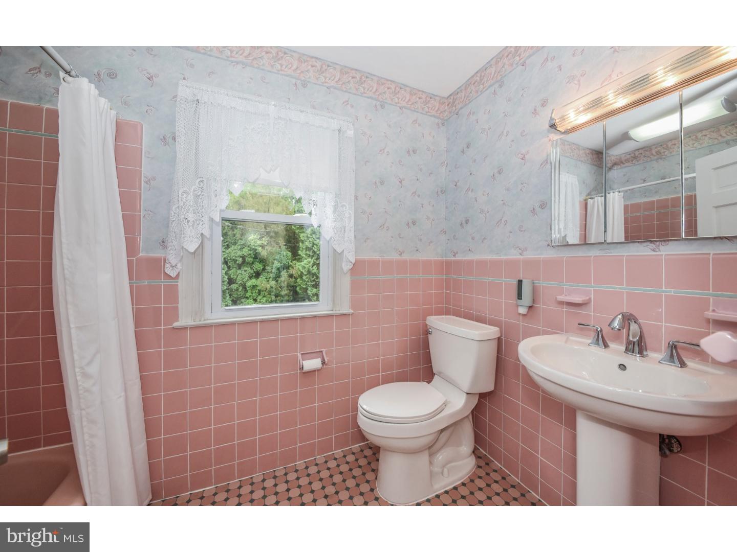 134 Garden Road Oreland, PA 19075 - Photo 22 of 25 Bathroom