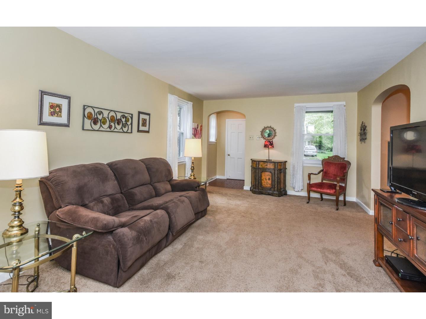 134 Garden Road Oreland, PA 19075 - Photo 8 of 25 Living Room