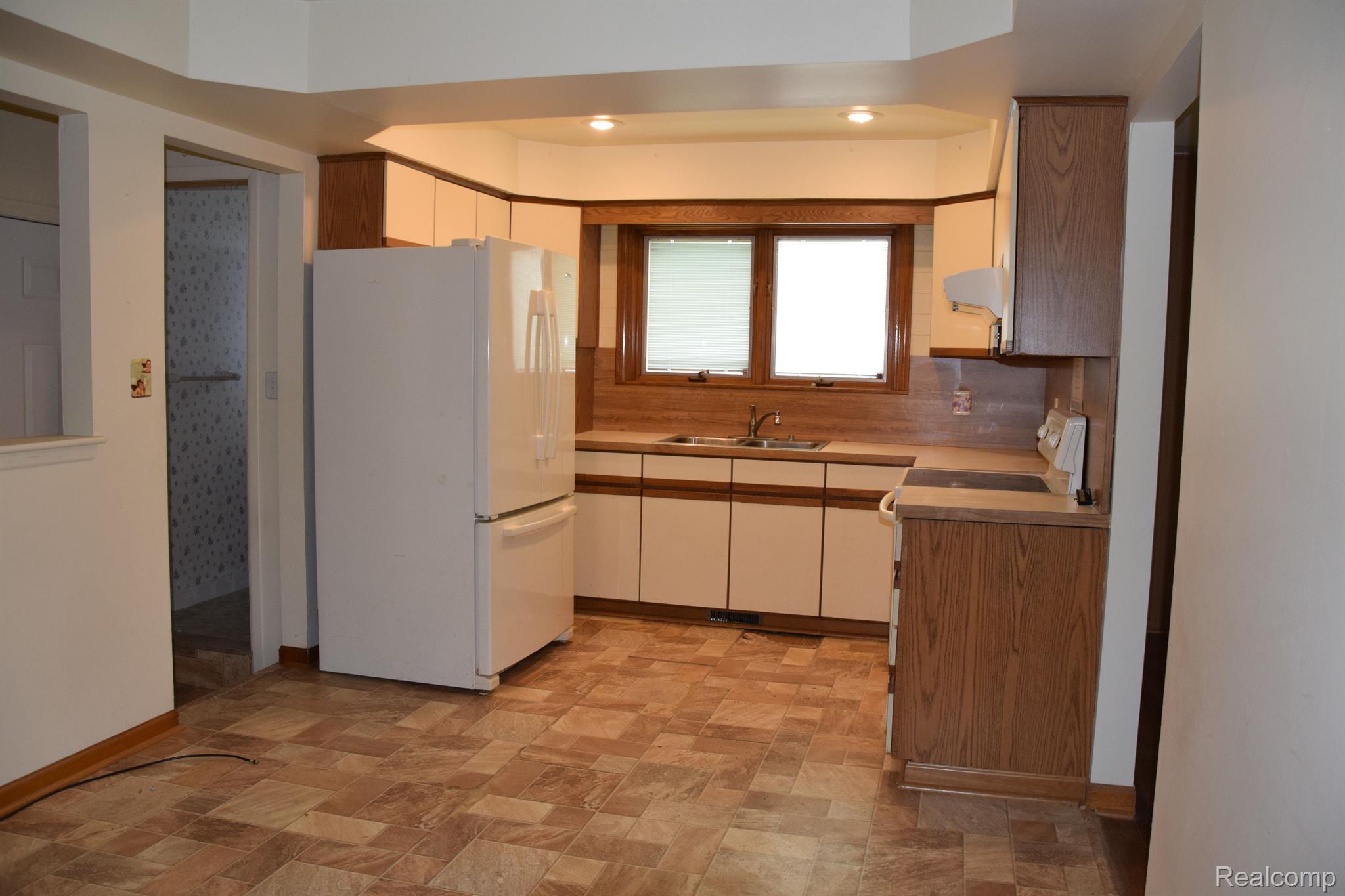 2581 King Road Trenton, MI 48183 - Photo 5 of 21 Gallery Image 5