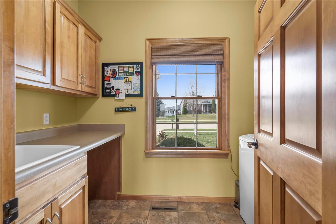 6703 Harrison Road Southwest Cedar Rapids, IA 52404 - Photo 16 of 55 Gallery Image 16