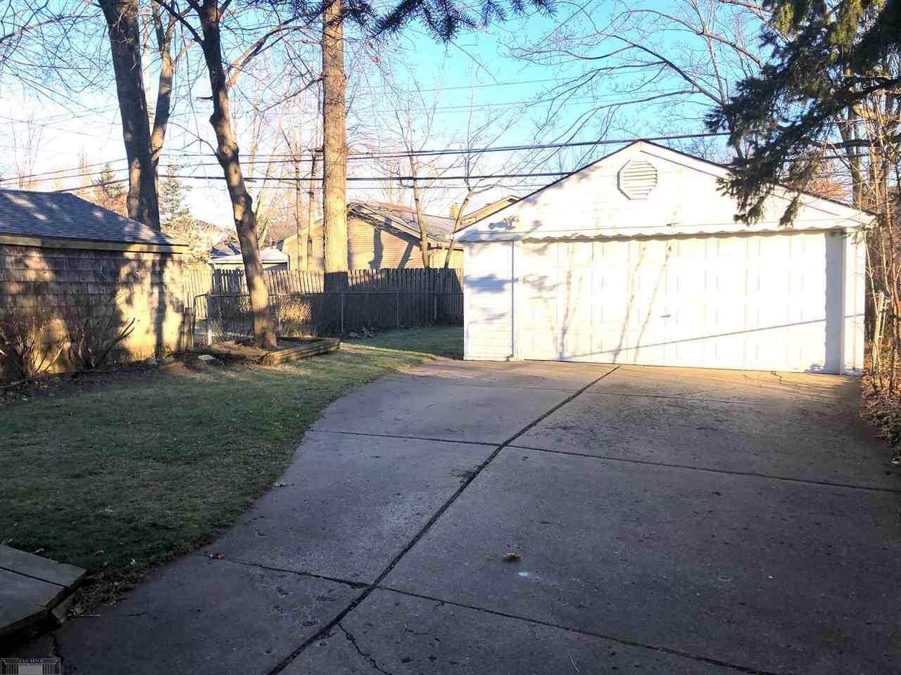 1386 Hampton Road Grosse Pointe Woods, MI 48236 - Photo 2 of 14