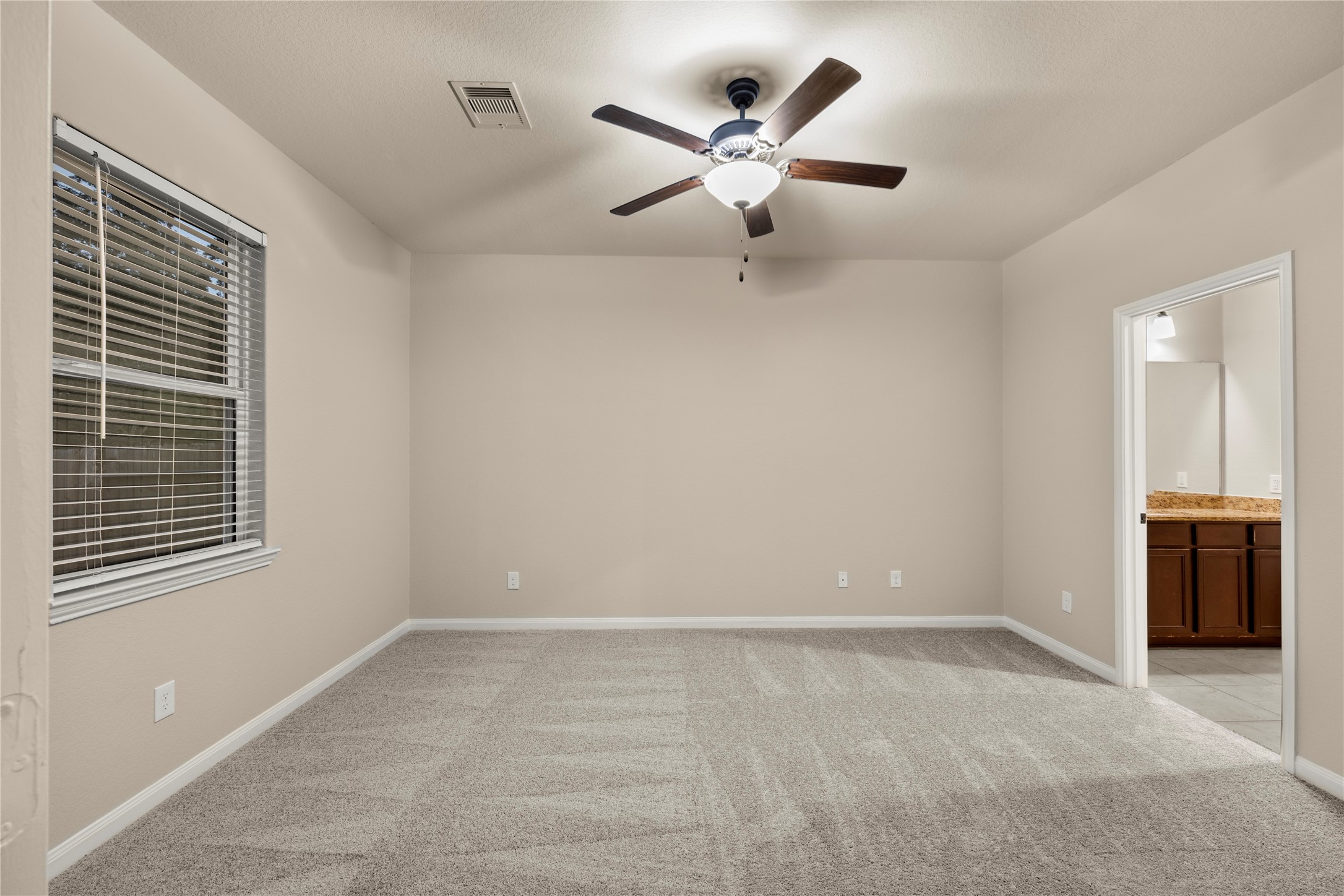 8957 Oval Glass Street Conroe, TX 77304 - Photo 18 of 30 an empty room with closet and windows