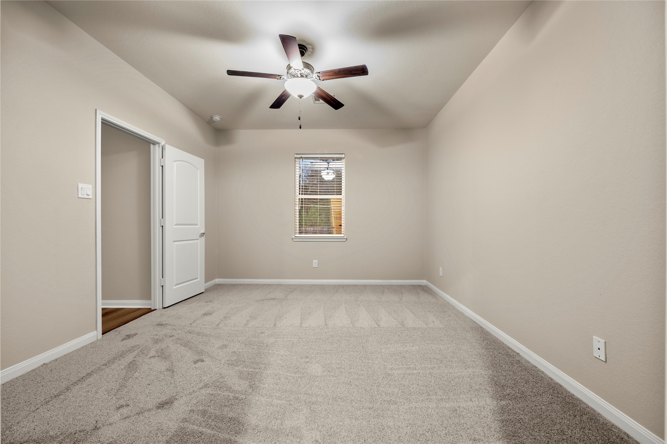 8957 Oval Glass Street Conroe, TX 77304 - Photo 19 of 30 an empty room with windows and fan