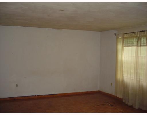 356 Oak Road Plum, PA 15239 - Photo 3 of 8 Living Room.