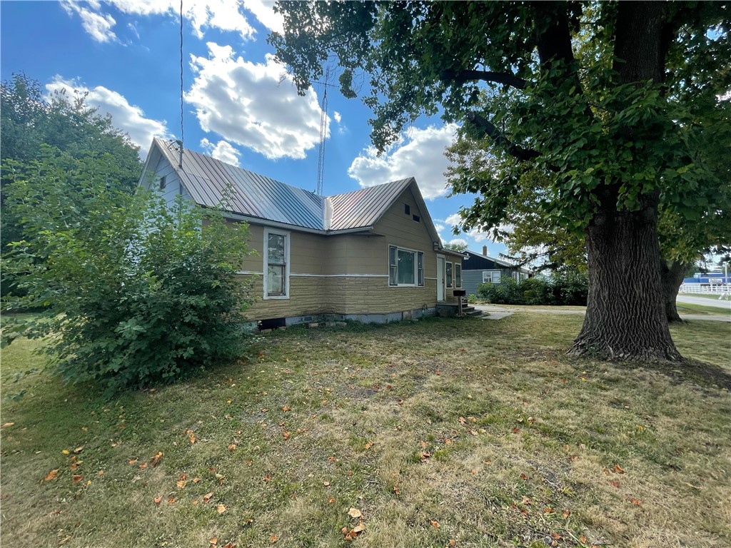 707 East 2nd Street Assumption, IL 62510 - Photo 15 of 22