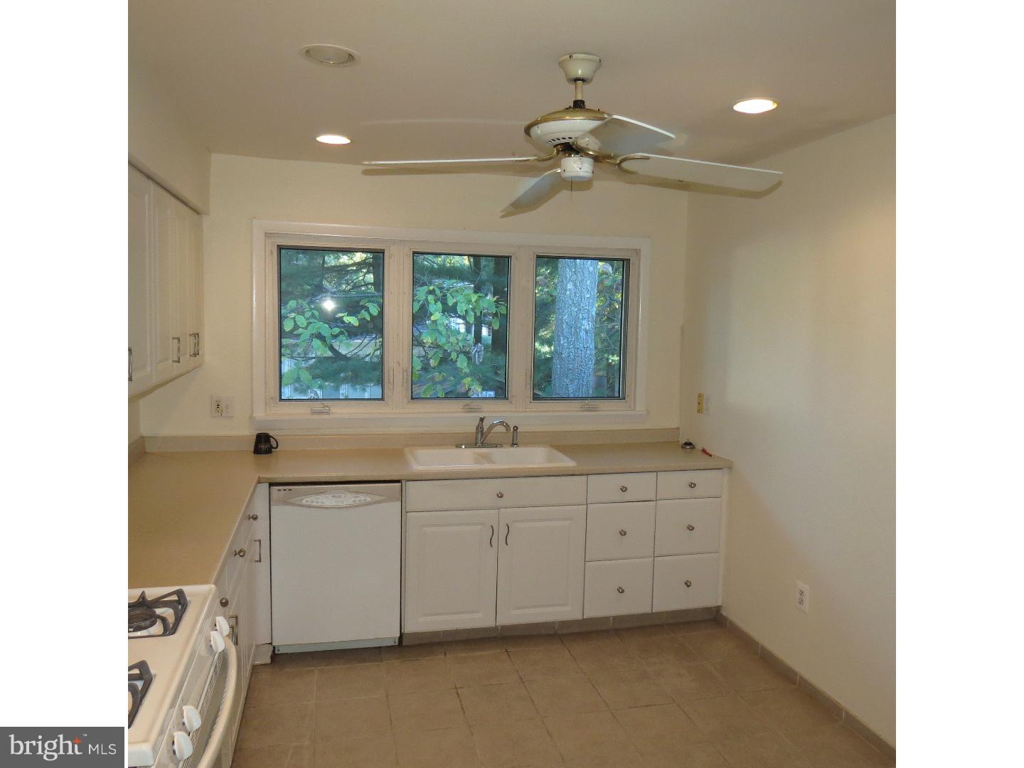 68 Hillside Road Turnersville, NJ 08012 - Photo 9 of 23 Gallery Image 9