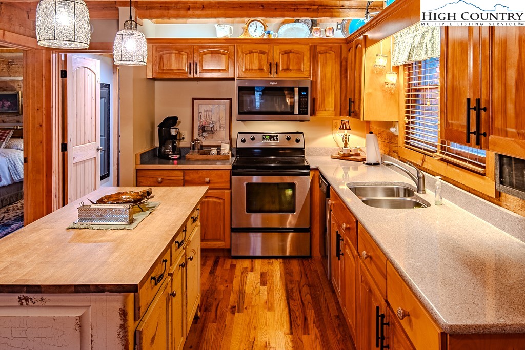 182 Streamside Lane Seven Devils, NC 28604 - Photo 19 of 48