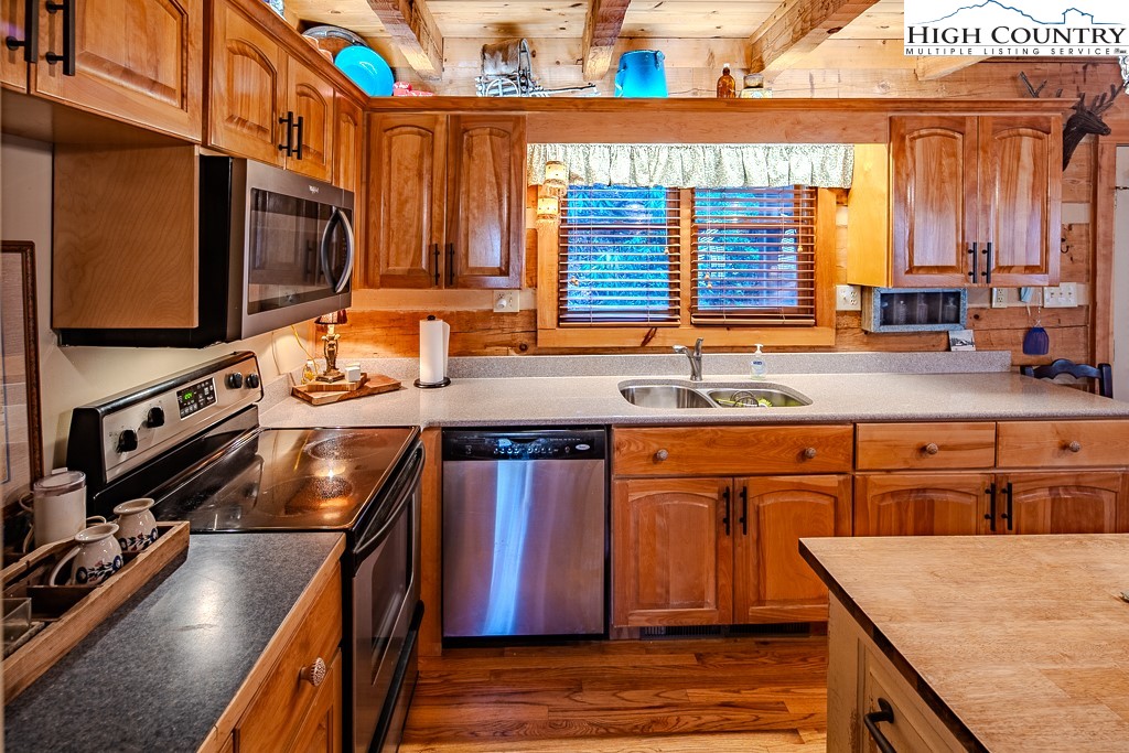 182 Streamside Lane Seven Devils, NC 28604 - Photo 21 of 48