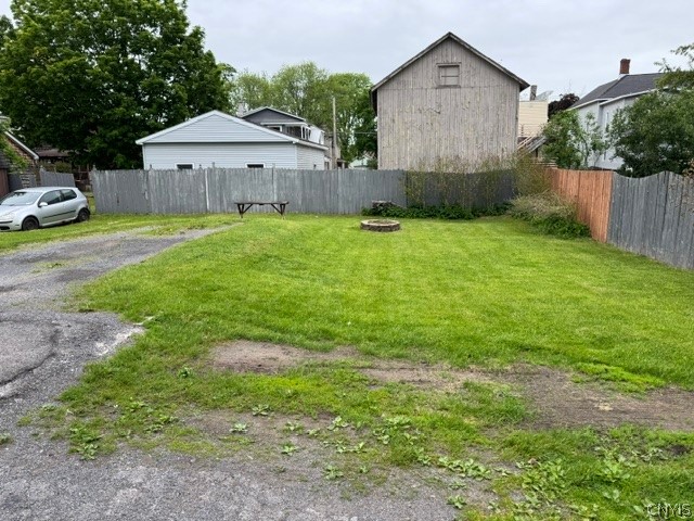 316 Washington Avenue Oneida, NY 13421 - Photo 4 of 34 Nice yard