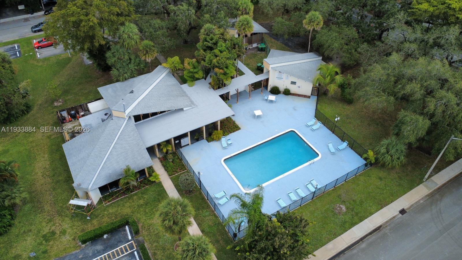 3321 Farragut Street, Unit 7H Hollywood, FL 33021 - Photo 20 of 23 Pool Area