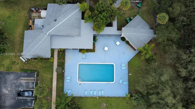 $319,000 | 3321 Farragut Street, Unit 7H, Hollywood, FL 33021