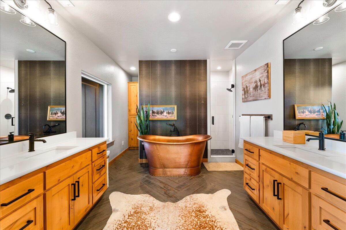 2220 Butte Falls Highway Eagle Point, OR 97524 - Photo 27 of 69 a large bathroom with a double vanity sink a mirror and a bathtub