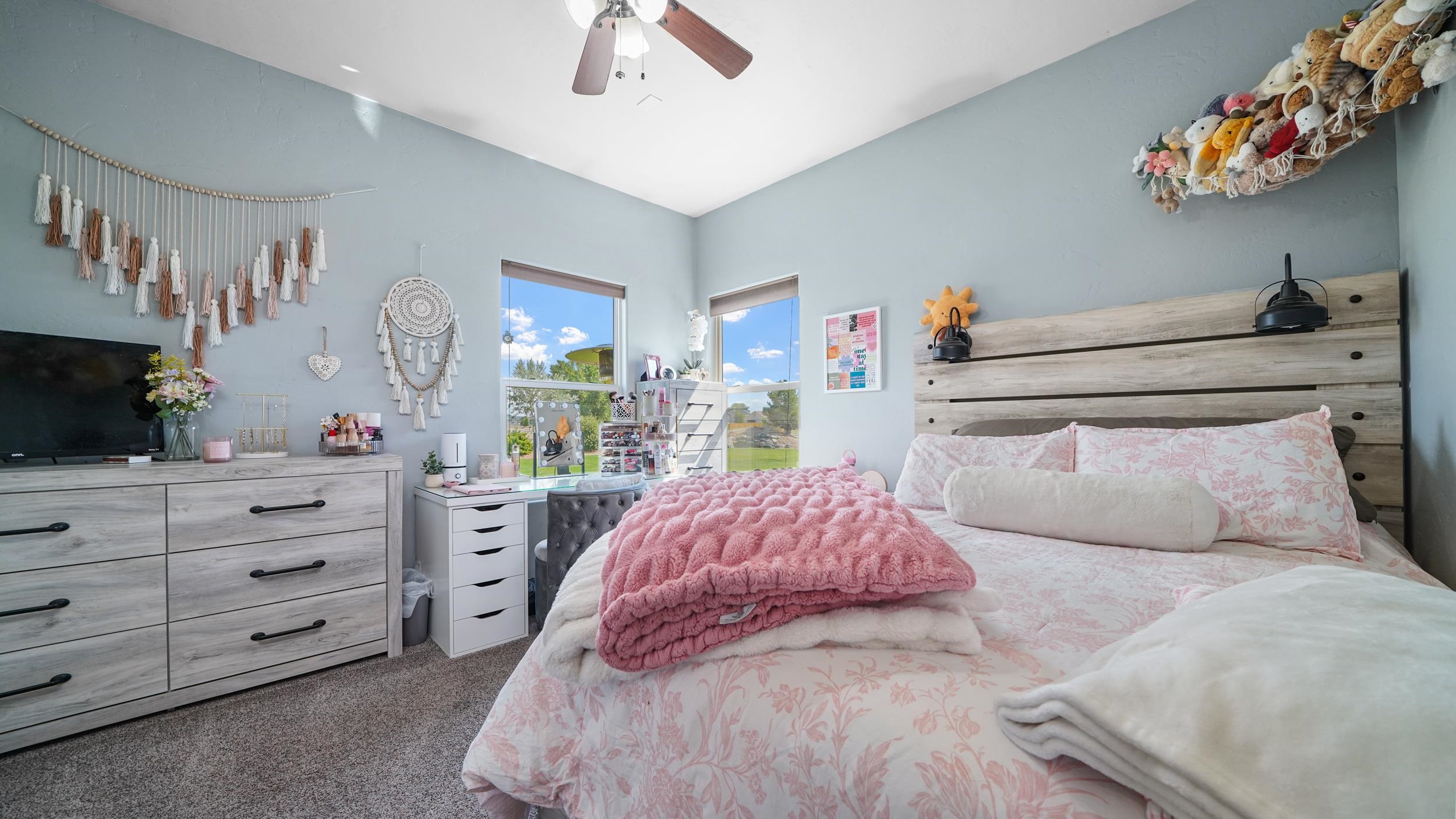 809 Mease Road Grand Junction, CO 81505 - Photo 19 of 38 a bed room with a bed and a television