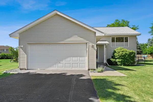 $400,000 | 17509 5 Oaks Drive, Farmington, MN 55024