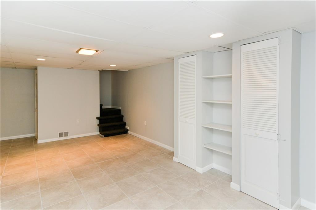 438 Pearce Road Pittsburgh, PA 15234 - Photo 12 of 18