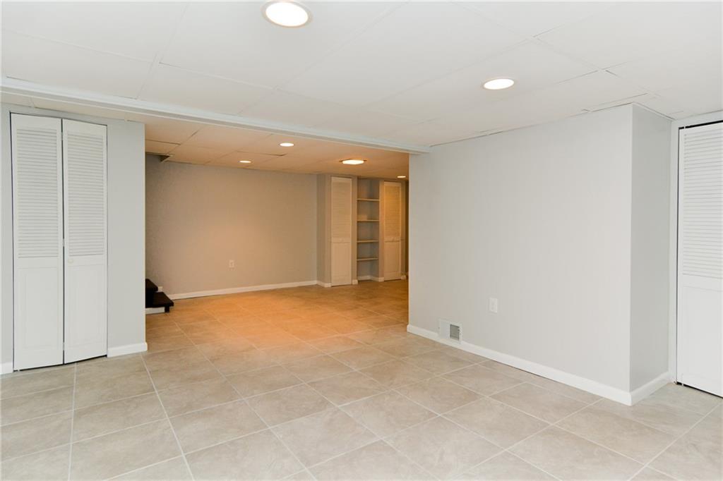 438 Pearce Road Pittsburgh, PA 15234 - Photo 13 of 18