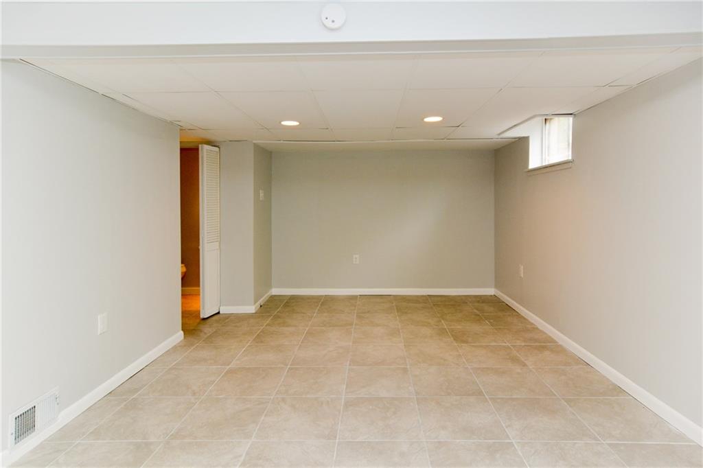 438 Pearce Road Pittsburgh, PA 15234 - Photo 14 of 18