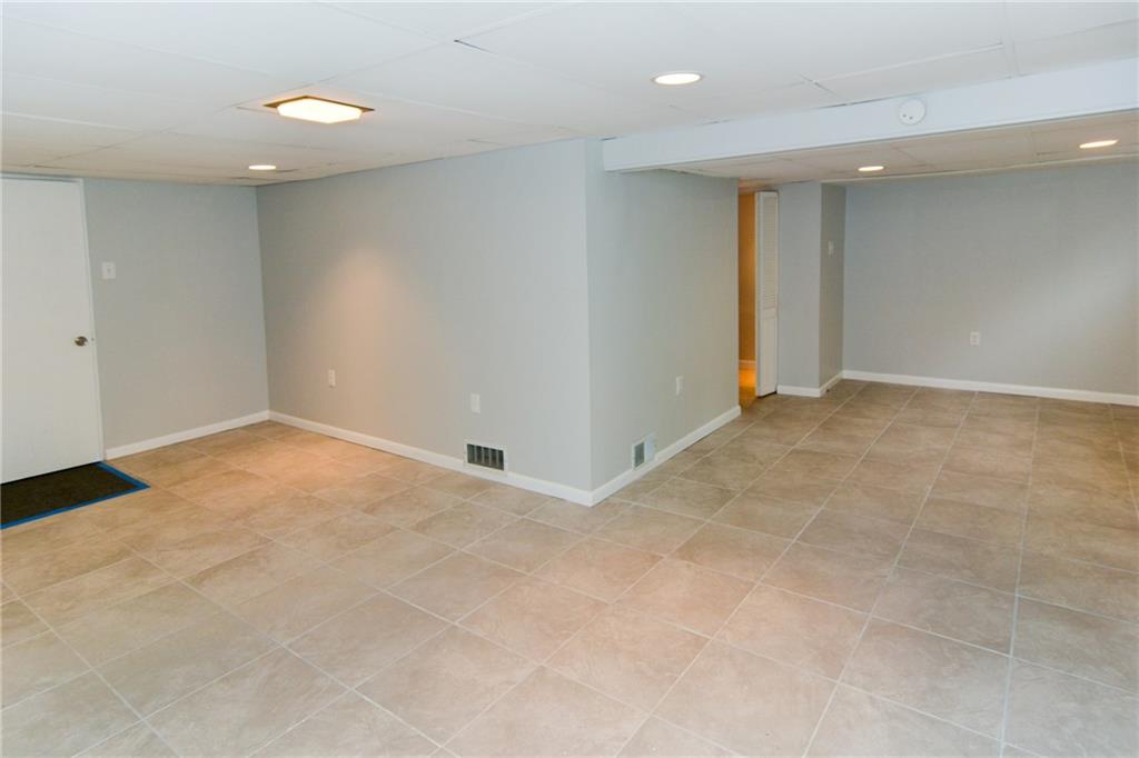 438 Pearce Road Pittsburgh, PA 15234 - Photo 17 of 18