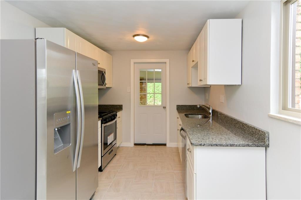 438 Pearce Road Pittsburgh, PA 15234 - Photo 3 of 18