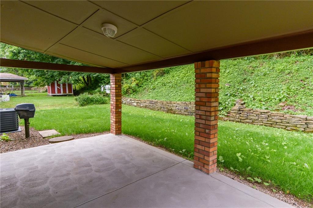 438 Pearce Road Pittsburgh, PA 15234 - Photo 5 of 18