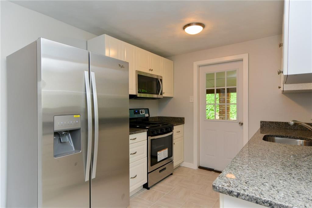 438 Pearce Road Pittsburgh, PA 15234 - Photo 6 of 18
