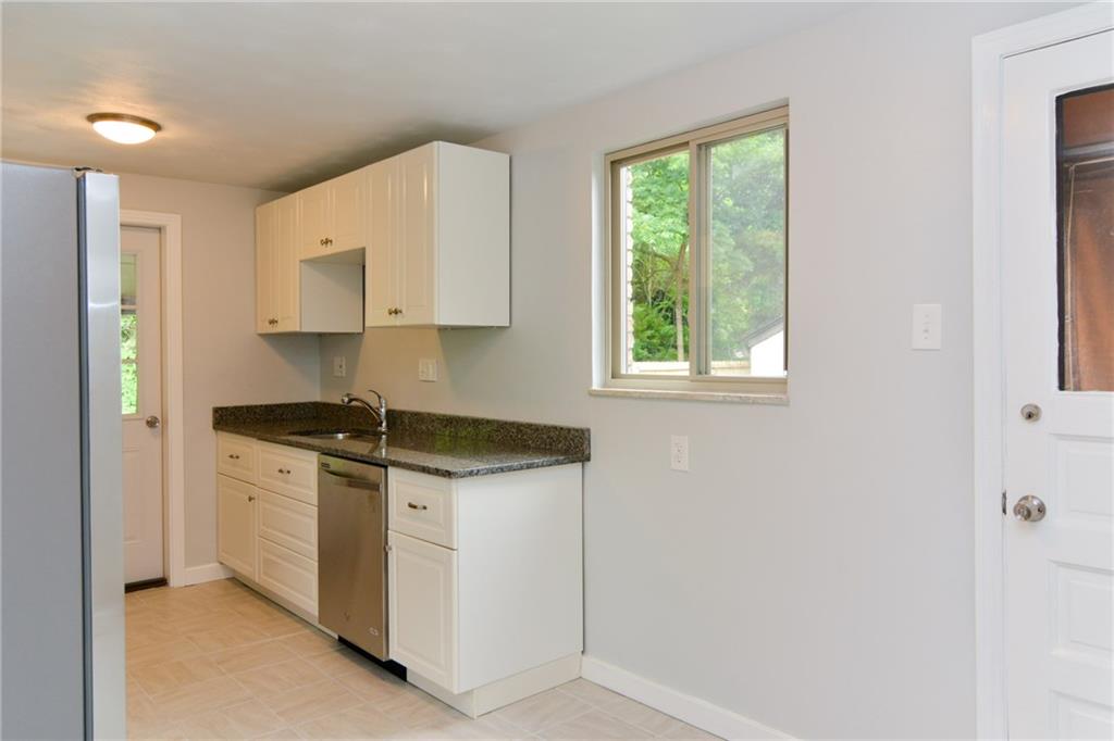 438 Pearce Road Pittsburgh, PA 15234 - Photo 7 of 18