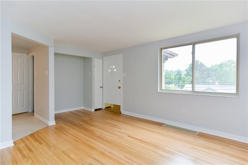 438 Pearce Road Pittsburgh, PA 15234 - Photo 8 of 18