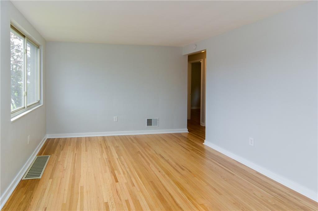438 Pearce Road Pittsburgh, PA 15234 - Photo 9 of 18