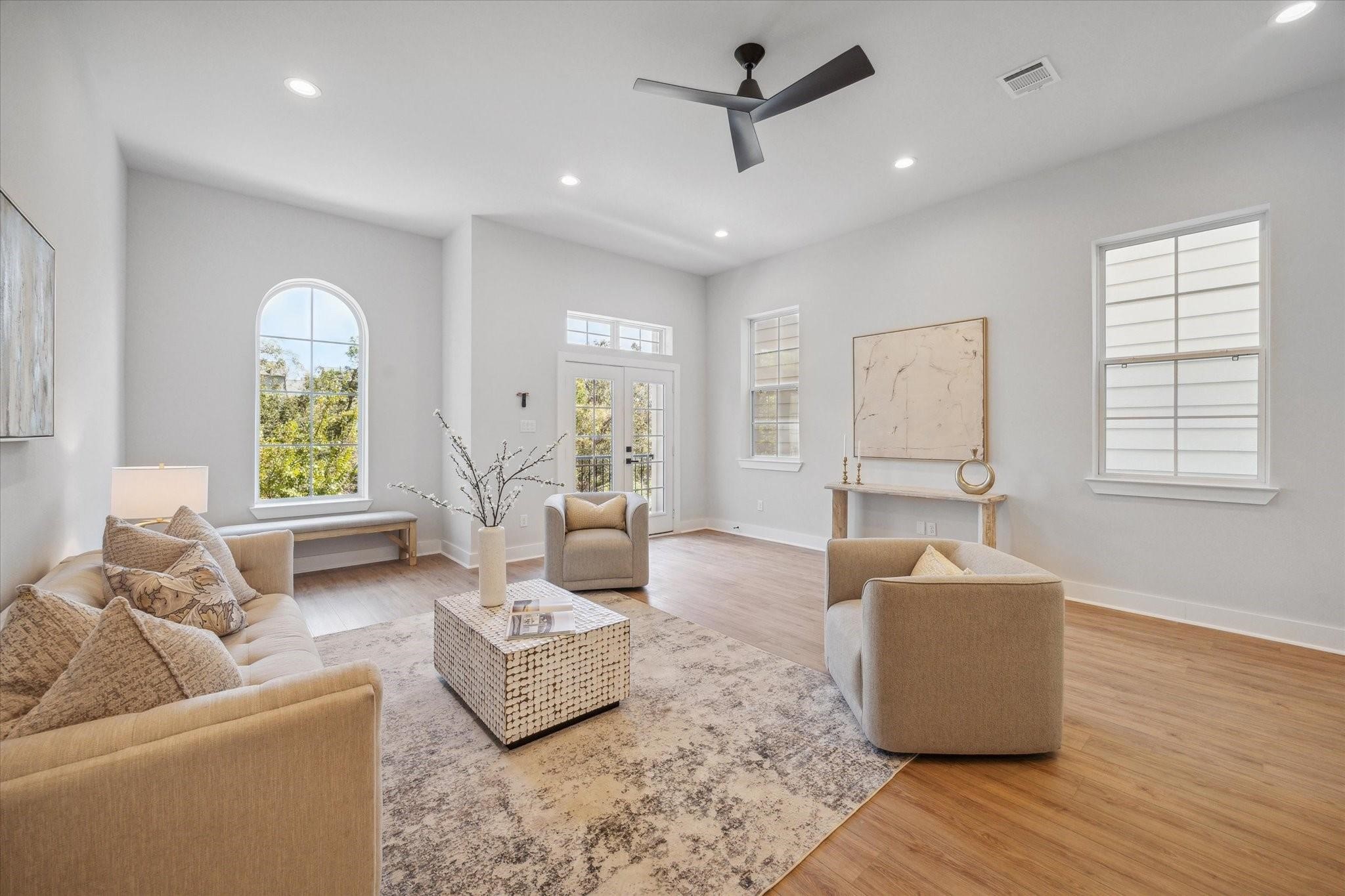 1035 West 17th Street Houston, TX 77008 - Photo 4 of 26 a living room with furniture and a window