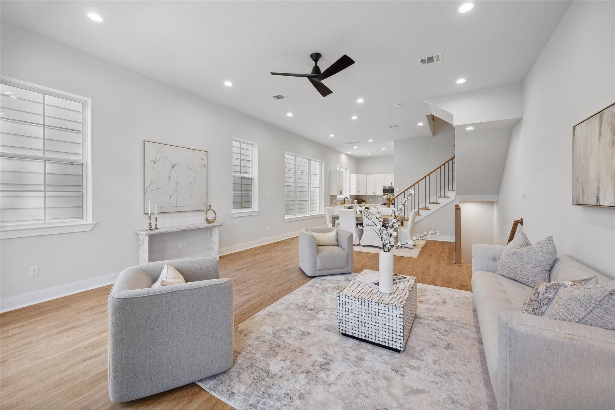 1035 West 17th Street Houston, TX 77008 - Photo 25 of 26 a living room with furniture and kitchen view