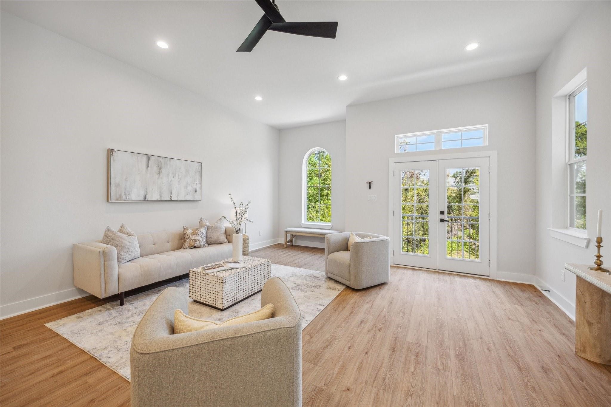 1035 West 17th Street Houston, TX 77008 - Photo 7 of 26 a living room with furniture and a large window