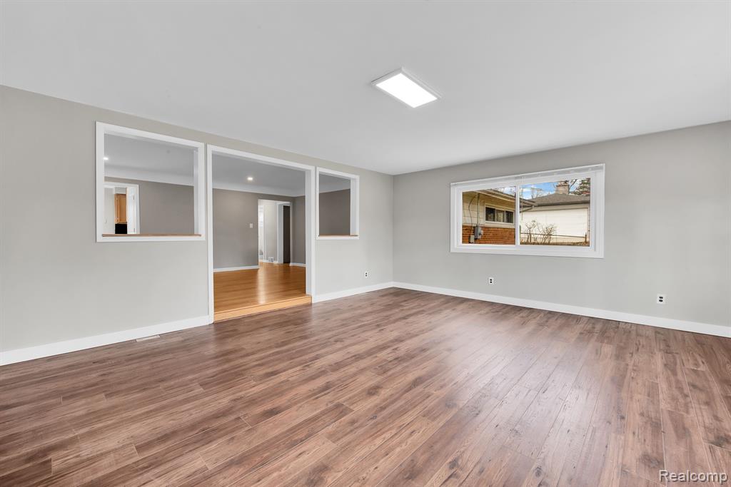 28390 New Castle Road Farmington, MI 48331 - Photo 14 of 37