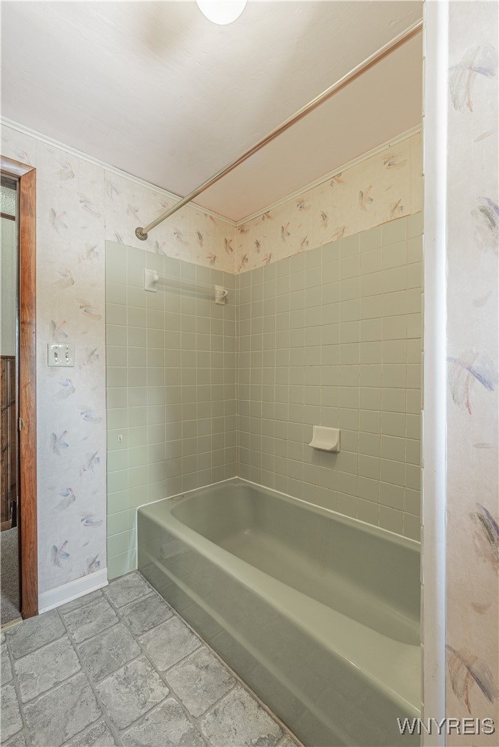 6107 Shawnee Road Wheatfield, NY 14132 - Photo 19 of 48