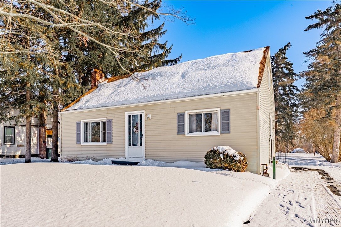 6107 Shawnee Road Wheatfield, NY 14132 - Photo 2 of 48