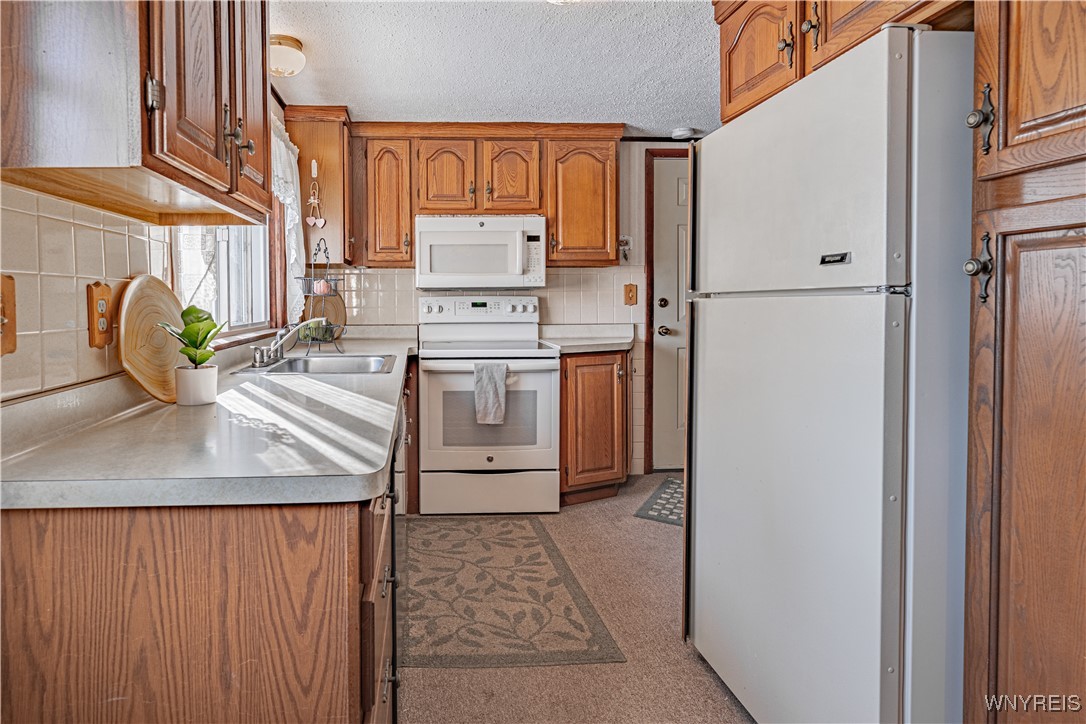 6107 Shawnee Road Wheatfield, NY 14132 - Photo 36 of 48