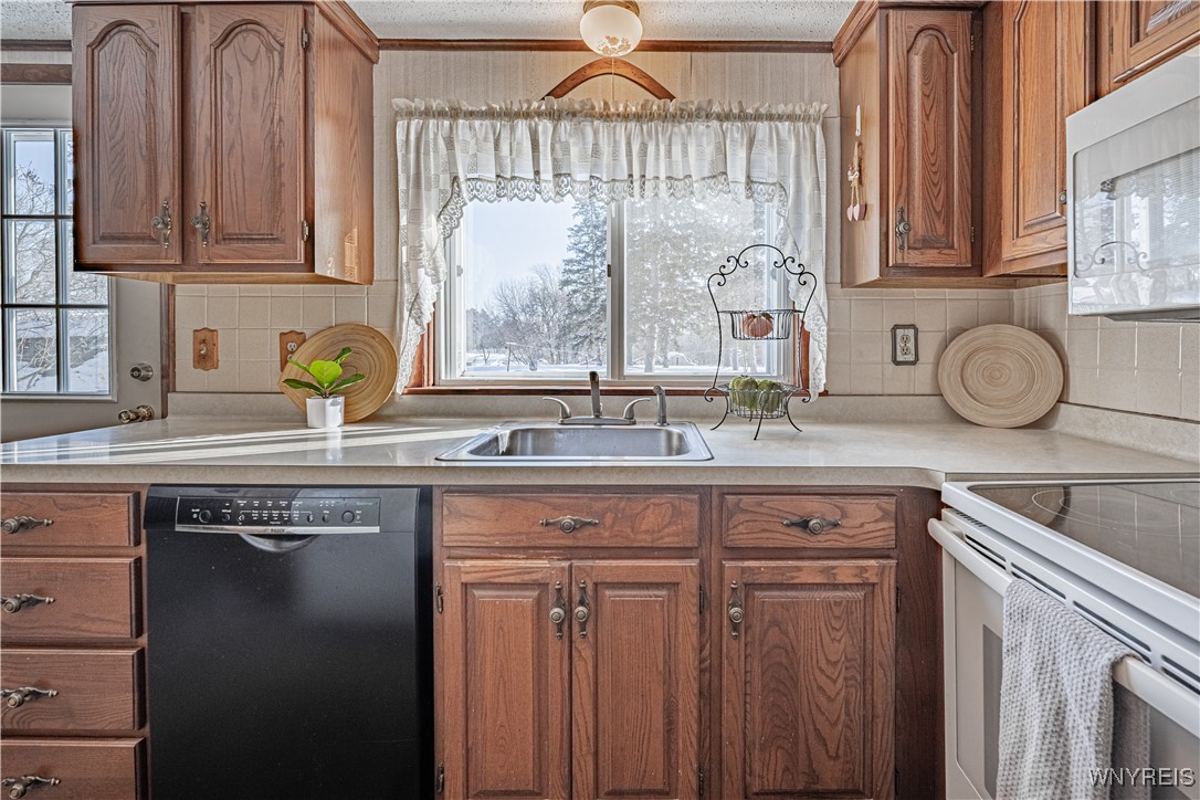 6107 Shawnee Road Wheatfield, NY 14132 - Photo 37 of 48