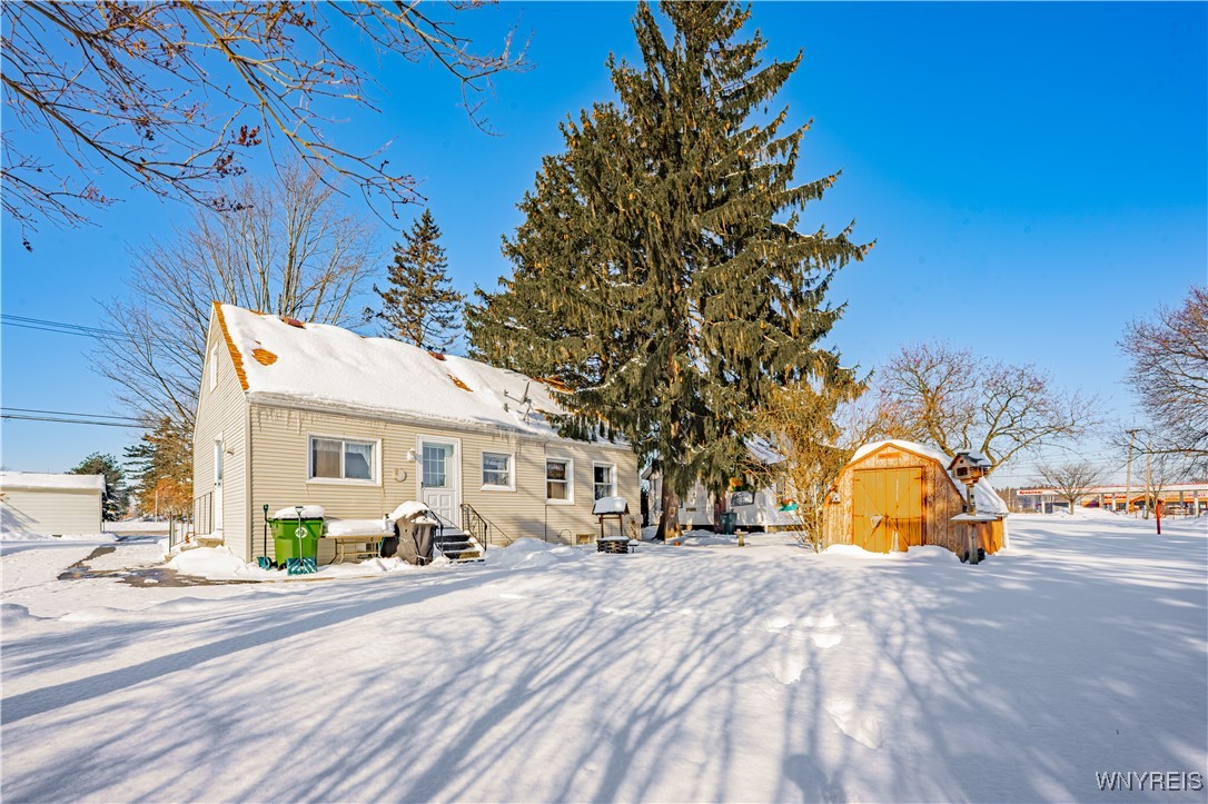 6107 Shawnee Road Wheatfield, NY 14132 - Photo 5 of 48