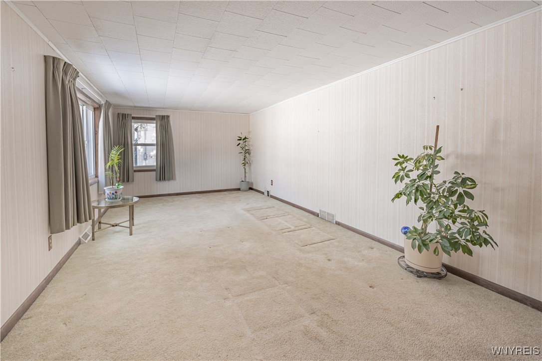 6107 Shawnee Road Wheatfield, NY 14132 - Photo 10 of 48