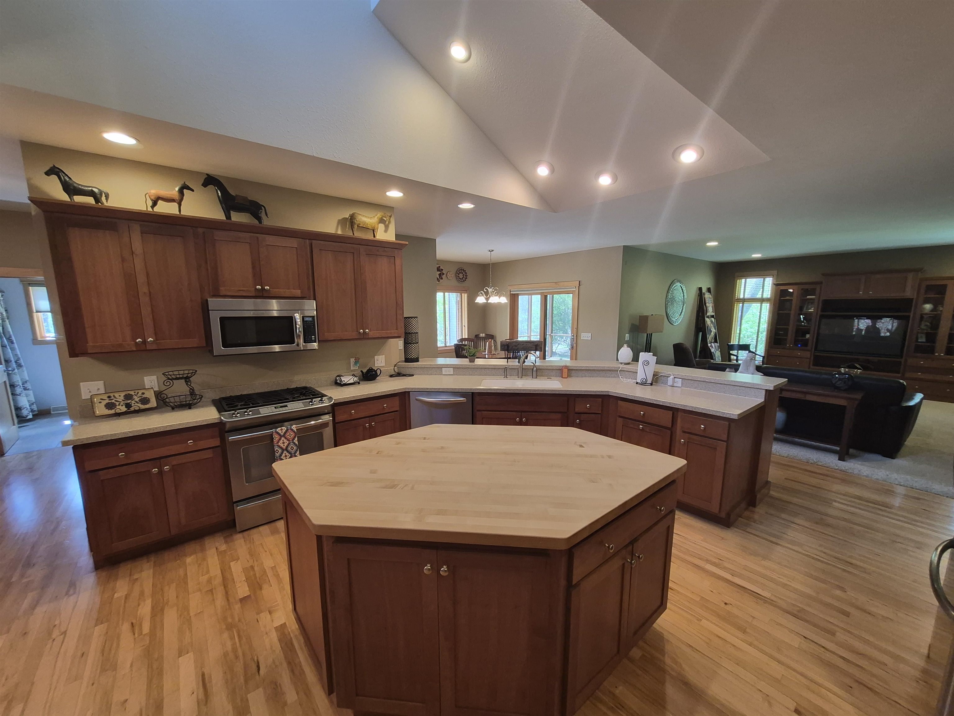 3181 North Crystal Springs Road, Unit 14 & 13 Janesville, WI 53545 - Photo 8 of 60