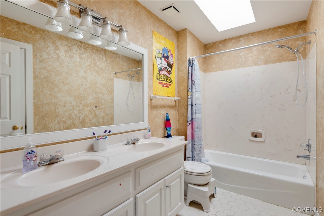 14055 Princess Mary Road Chesterfield, VA 23838 - Photo 33 of 41 Full bathroom with vanity, toilet, shower / bath c