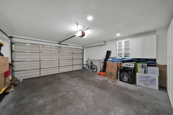 a view of a back yard